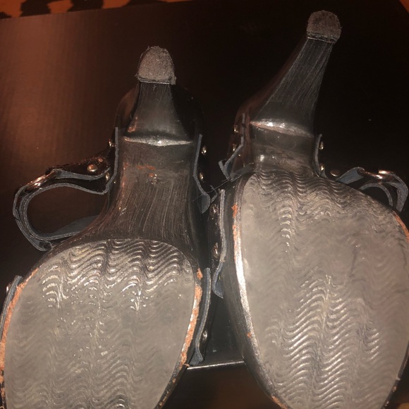 Charles David brand heels super cute pewter color - Picture 3 of 3